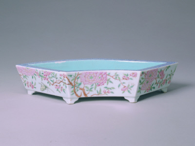 图片[1]-Fan-type basin with pastel butterfly pattern-China Archive